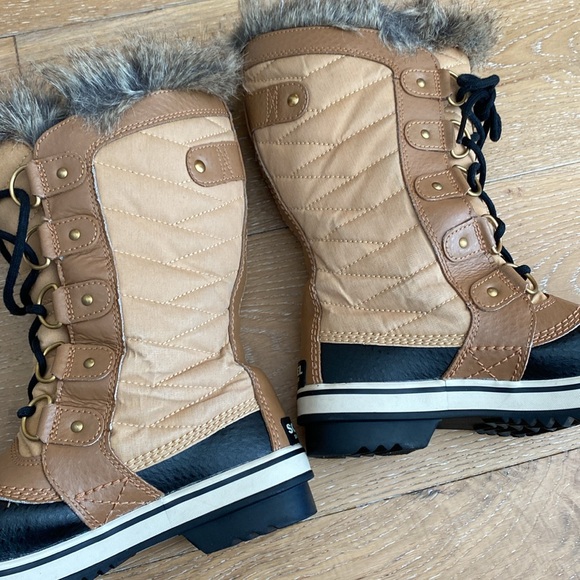 Sorel Joan of Arctic Boots (size 6) Waterproof! WORN ONE SEASON - Picture 12 of 16